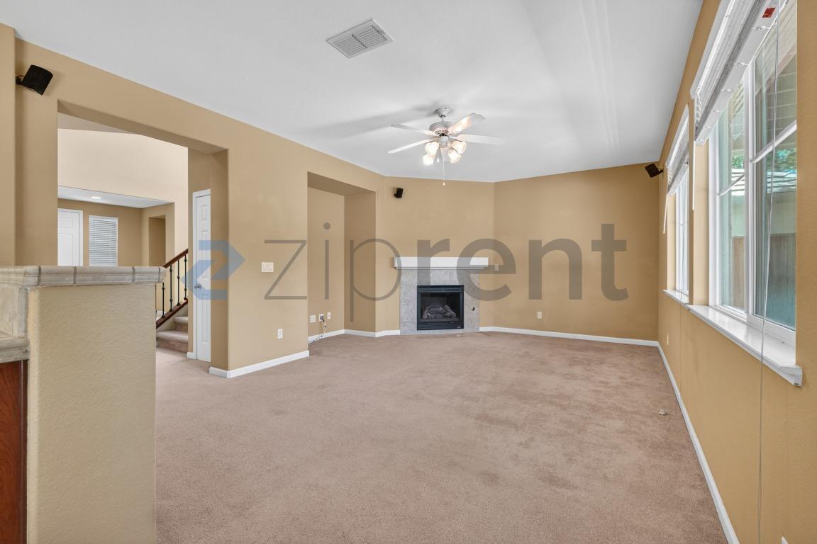 Building Photo - Unit