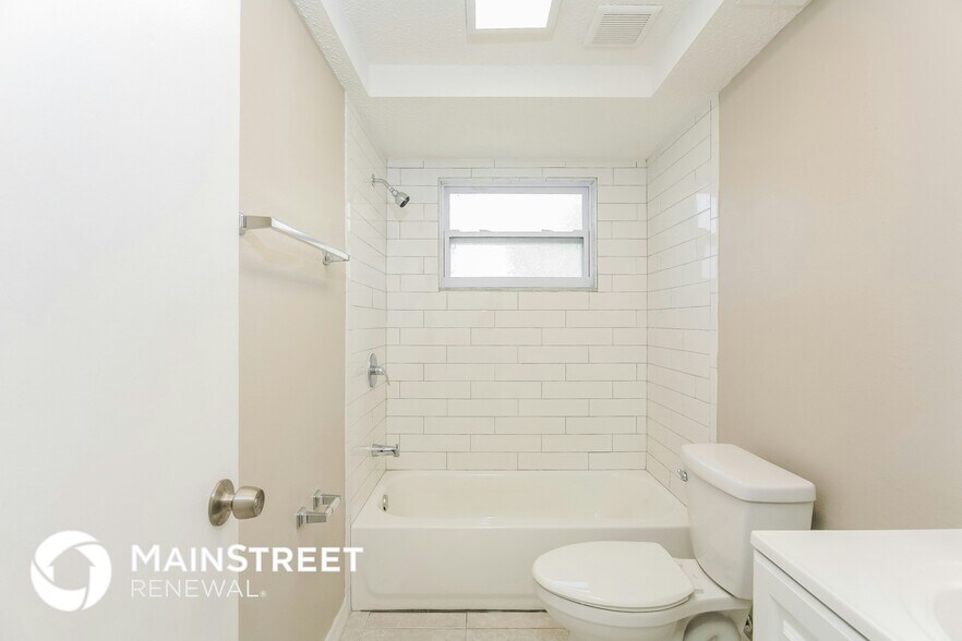 Building Photo - 12902 Spicebox Way