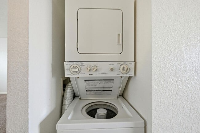 Building Photo - 6666 Beadnell Way