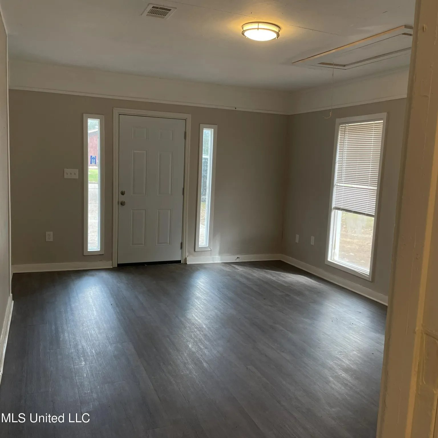 Building Photo - 195 Hayes Dr