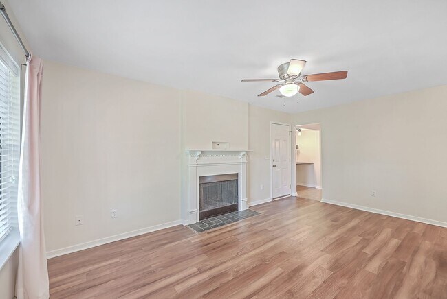 Building Photo - West Point Home - Minutes from IOP!