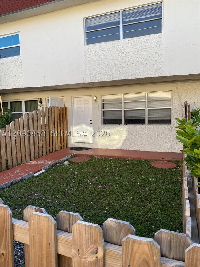Building Photo - 1460 NE 151st St