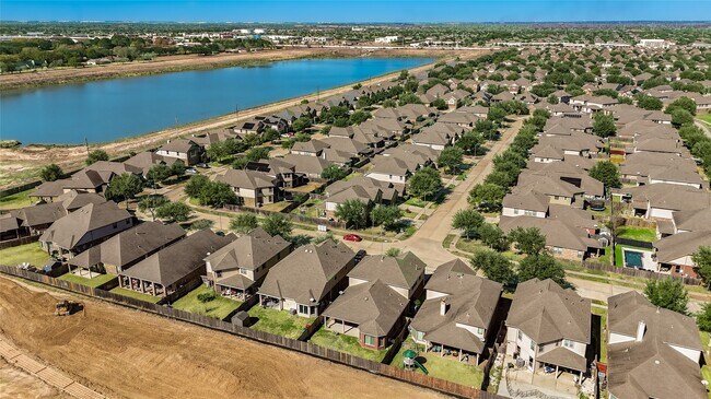 Building Photo - 26311 Parkman Grove Dr