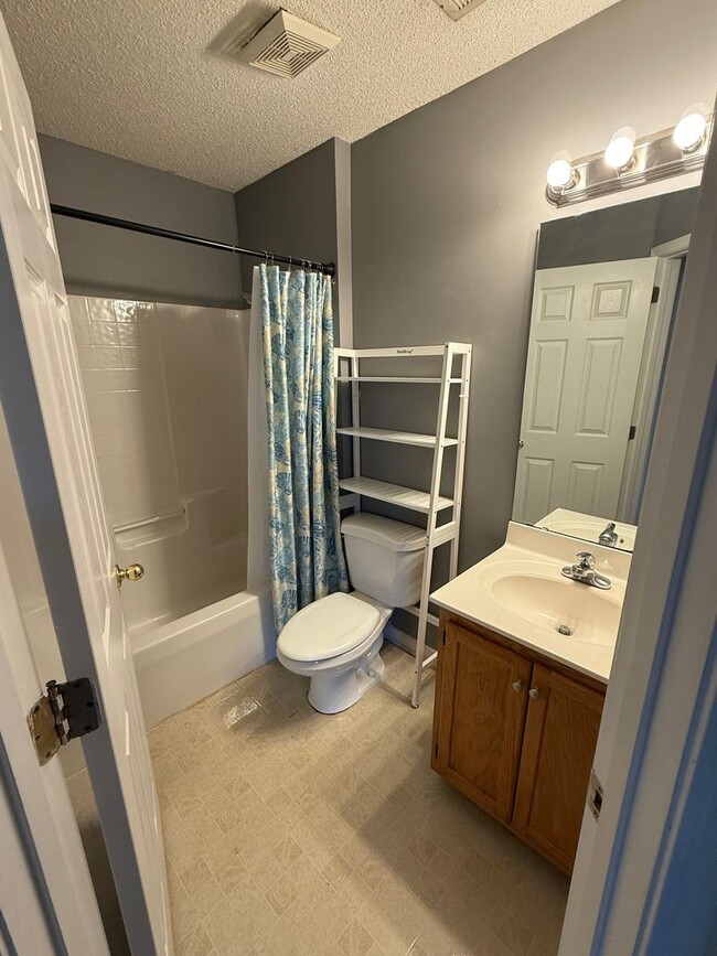 Building Photo - Home with 3 Bedrooms, 2 Baths & Single Attached Garage in Catawba NC