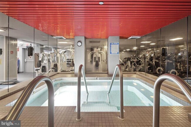 Building Photo - 1530 Key Blvd