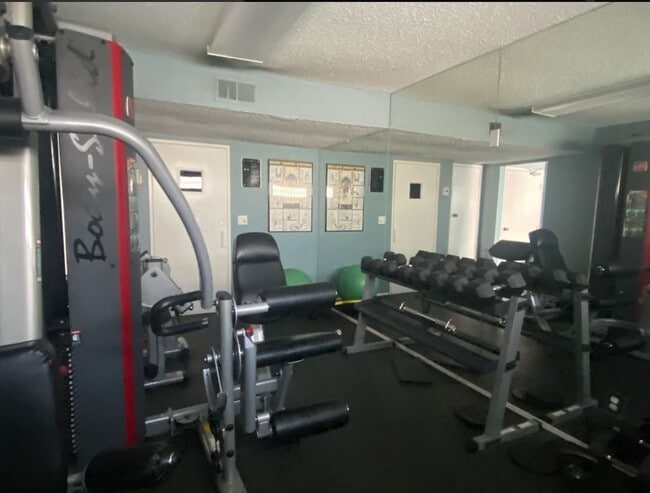 Building Photo - Hollywood Luxury 2 Bed Condo!