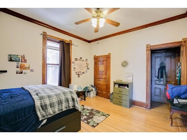 Building Photo - 2556 Dupont Ave S