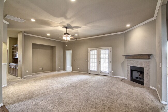 Building Photo - Spacious 3 bedroom/ Study -2264 sq ft.- Edmond Schools - Close to Quail Springs and Chisholm Cree...