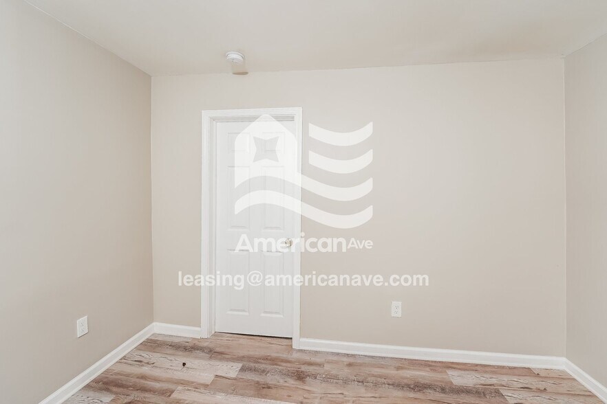 Building Photo - 1240 4th Pl