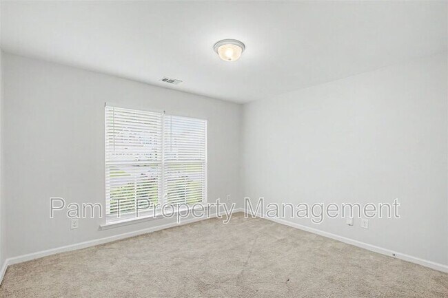 Building Photo - 20 Swallow Tail Cir
