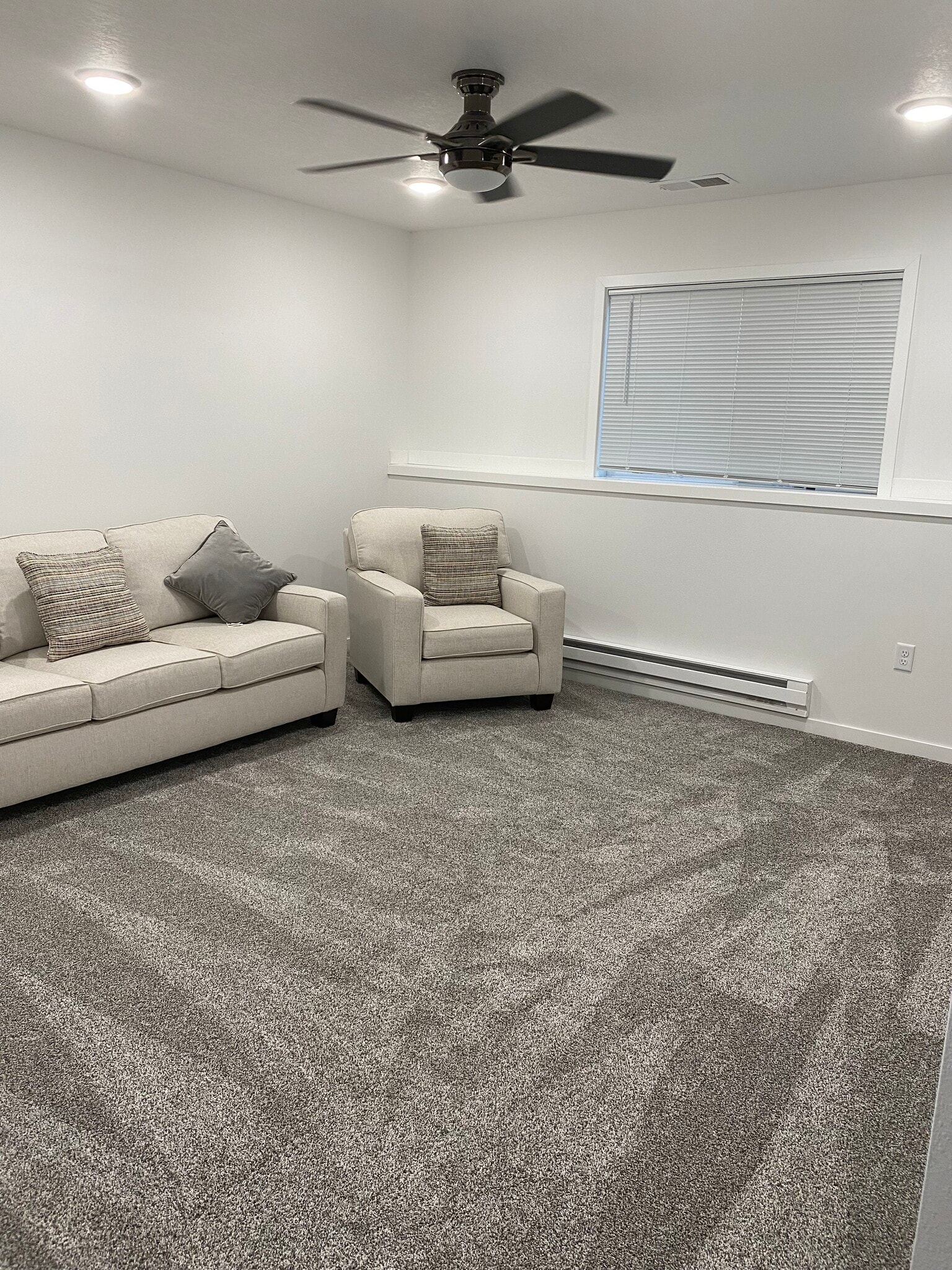 Family Room - 501 Alyssa St