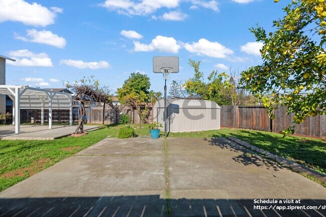 Building Photo - 8370 Parish Way