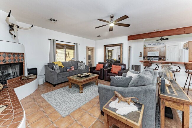 Building Photo - 3921 Aloha Ln