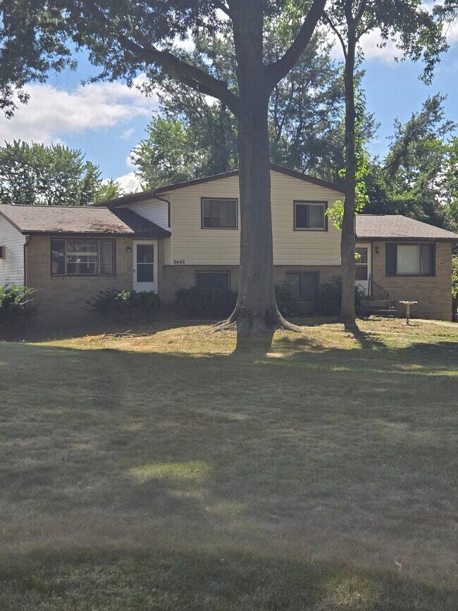 Building Photo - 225- RAVENWOOD