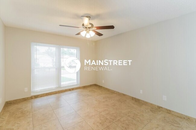Building Photo - 3 Bedroom Pet-Friendly Home in Tampa, FL with Main Street Renewal