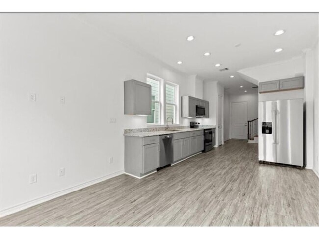 Building Photo - 3233 Real St