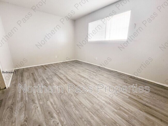 Building Photo - 5233 Carousel Dr