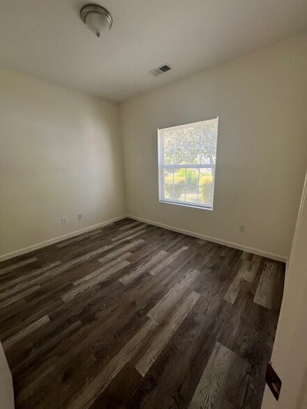 Building Photo - 309 Queencrest Ct