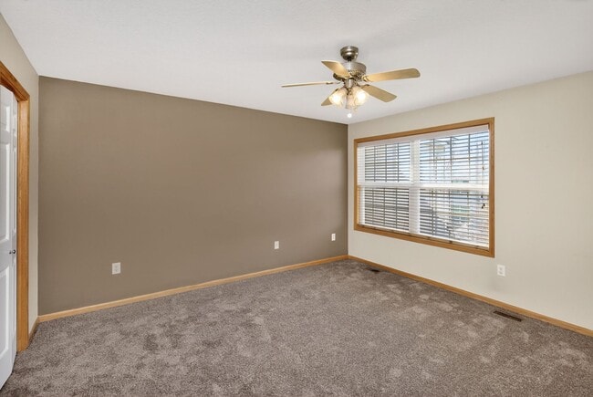 Building Photo - NEAR OTTER CREEK GOLF COURSE!! 2 Bedroom, 1.5 Bathroom in Northeast Ankeny