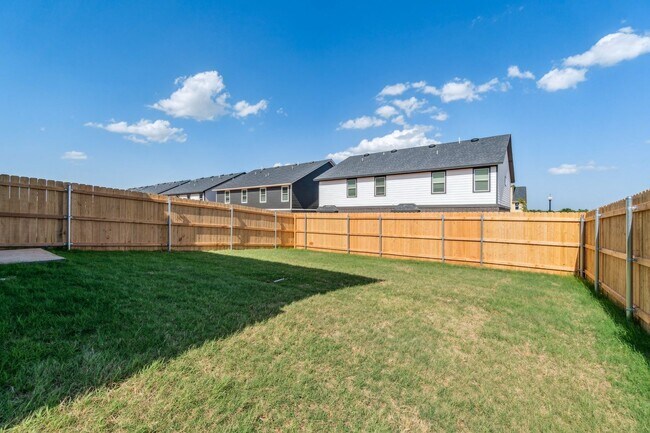 Building Photo - **New tenant incentive! Receive ($1200 CREDIT) applied to 2nd month's rent! Don’t miss your chanc...