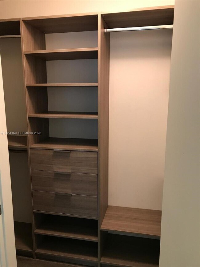 Building Photo - 2900 NE 7th Ave