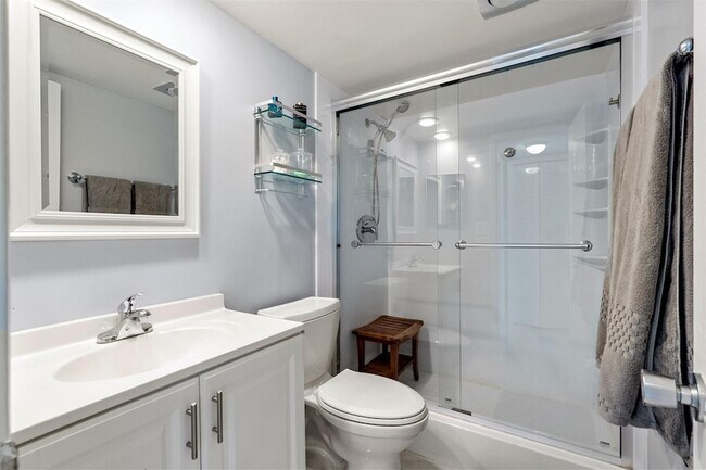Building Photo - 3151 S Palm Aire Dr