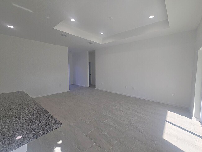 Building Photo - Brand new 4/2/2  House