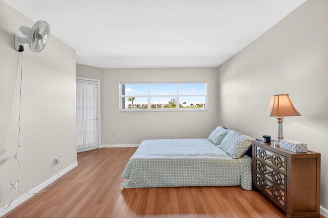 Building Photo - 3661 Via Poinciana