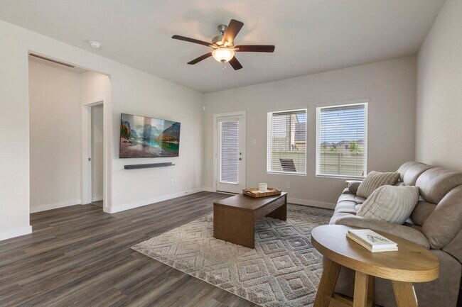 Building Photo - 17415 Rosette Grass Dr