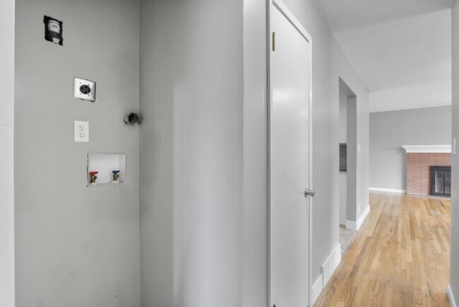 Building Photo - 1408 Binford St