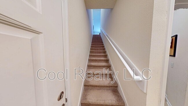 Building Photo - 218 Larkin Pl