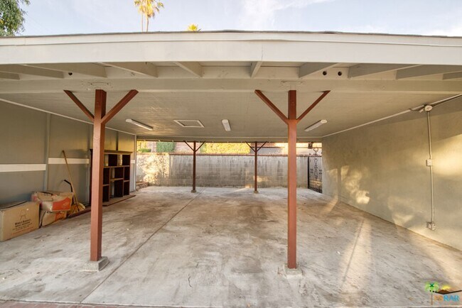 Building Photo - 508 N Avenue 66