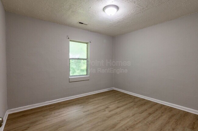 Building Photo - 433 Carver Ln