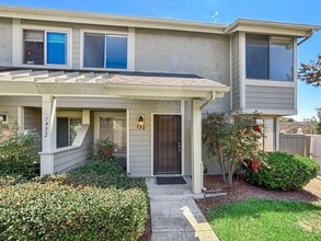 Building Photo - Beautiful 3BD/2BA Townhouse in Bay Terrace...