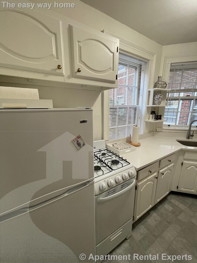 Building Photo - 77 Martin St