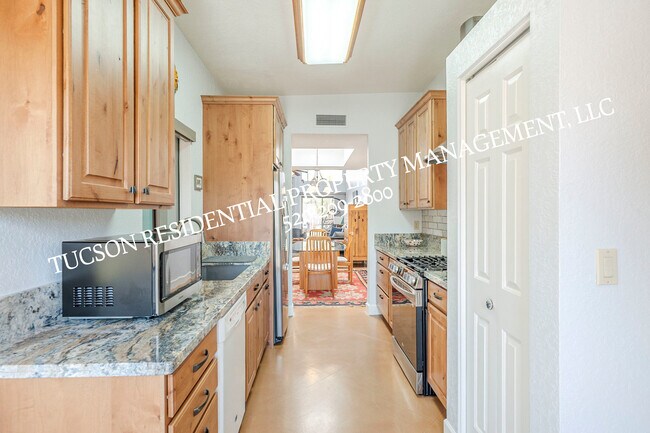 Building Photo - 4950 N Valle Rd