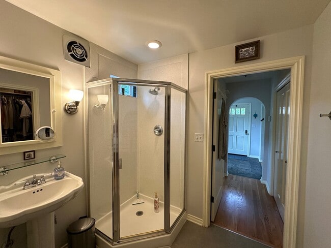 Building Photo - Briercrest ~ North Seattle Home