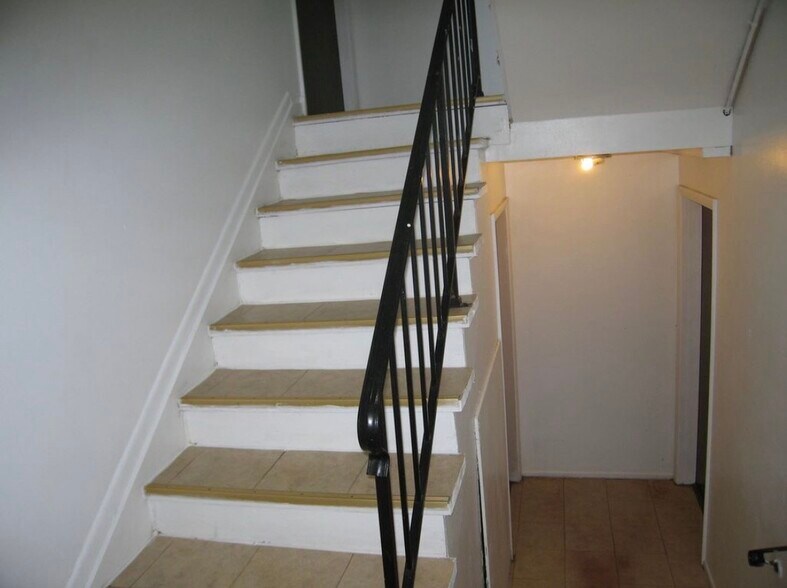 Building Photo - 509 Dempster St