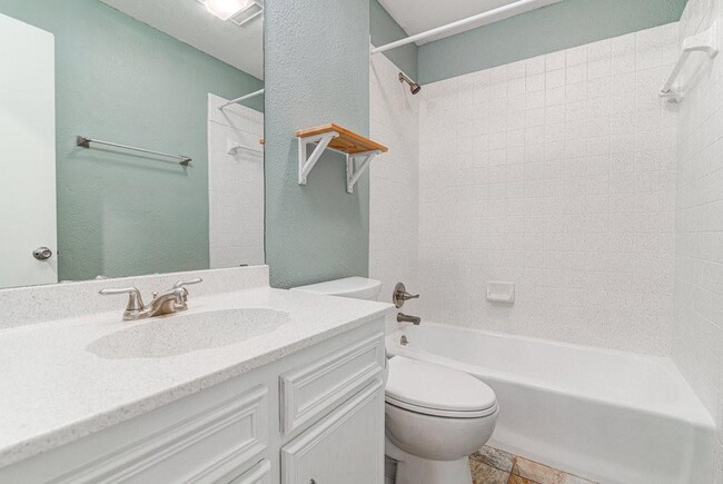 Building Photo - 804 Cielo Dr