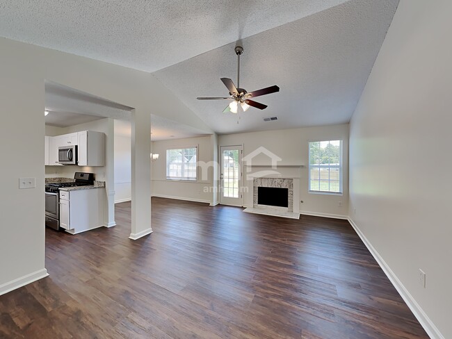 Building Photo - 860 Amelia Grove Ln SE