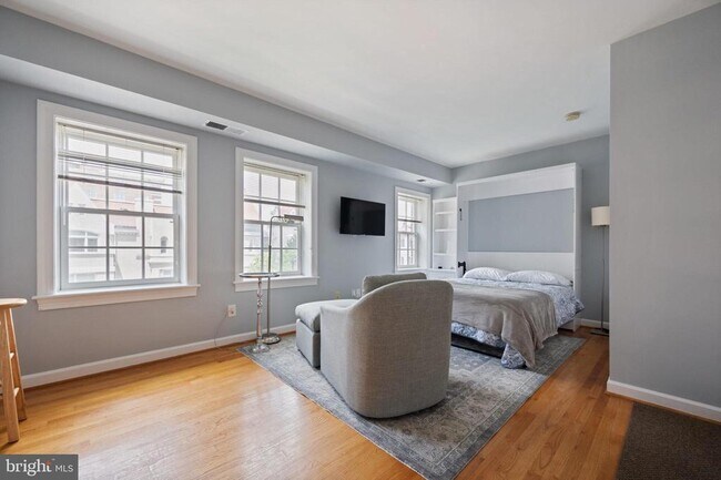 Building Photo - 1426 21st St NW