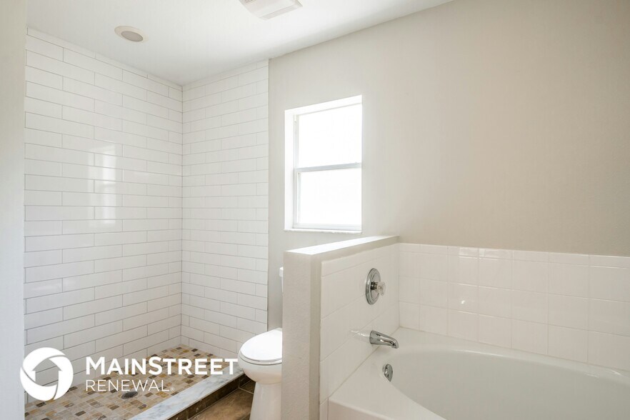 Building Photo - 9310 27th Ave E