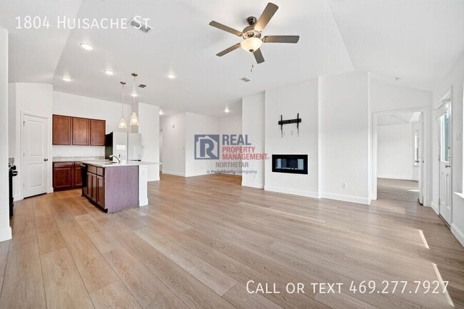 Building Photo - 1804 Huisache St