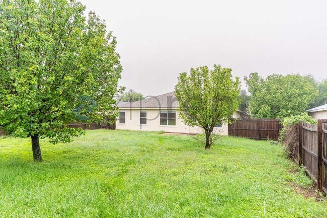 Building Photo - 419 Indian Meadow Dr