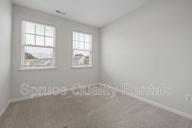 Building Photo - 1268 Commack Dr