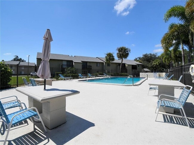 Building Photo - 4215 E Bay Dr