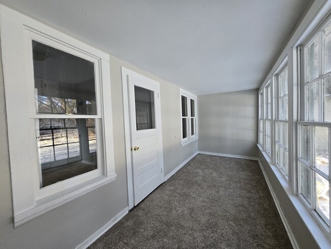 Building Photo - 209 Maple St