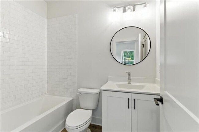 Building Photo - 170 Color Cir