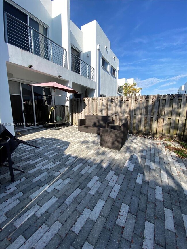 Building Photo - 10241 NW 71st Terrace