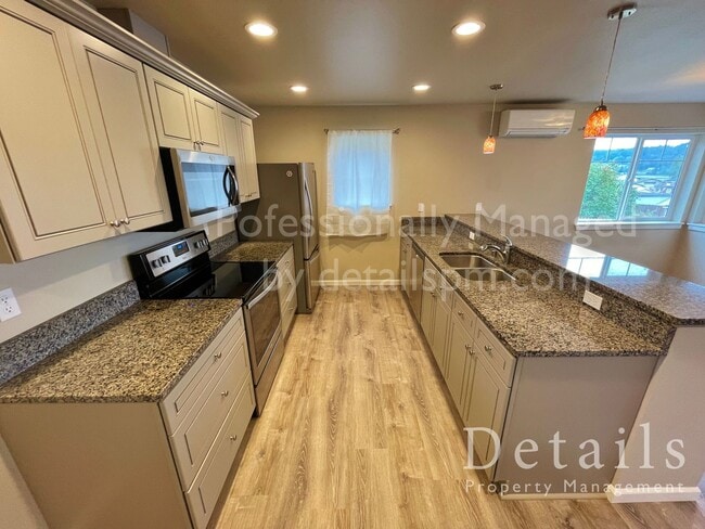 Building Photo - COMING SOON: Poulsbo 2 Bedroom with Water & Mountain Views!